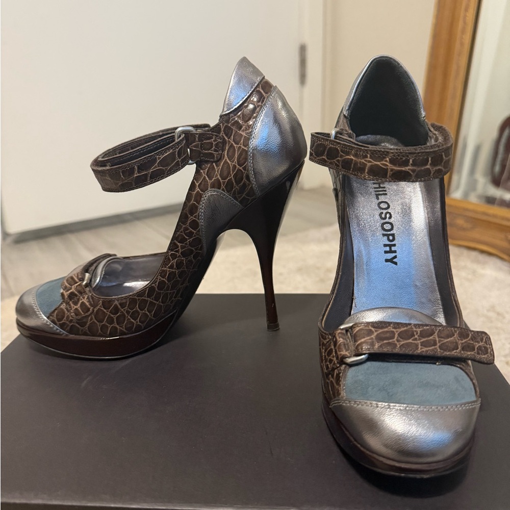 Philosophy, size 35, multi color